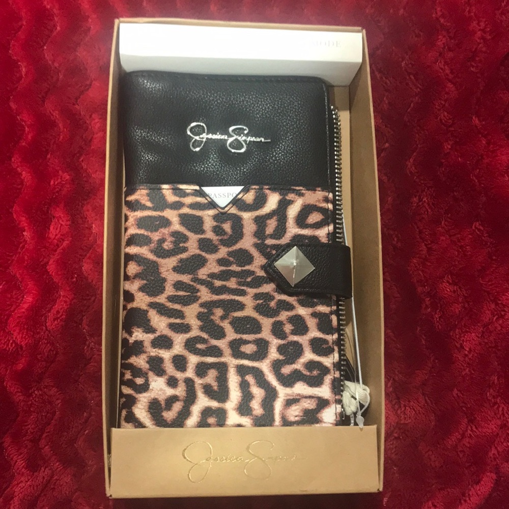 SOLD (m) Jessica Simpson Leopard wallet 🖤